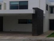 Excelente casa de RECUPERACIÓN BANCARIA