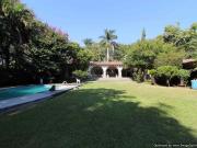 EXCELENTE CASA DE UN SOLO NIVEL IDEAL PARA DESCANSO,...