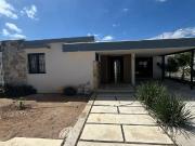 | Excelente casa de una planta, en renta. |