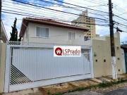 Excelente casa em 2 niveis, com 3 dormitórios, 2...
