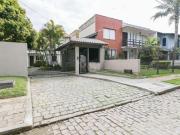 Excelente casa em condominío de 350m² com 03 dormitórios...