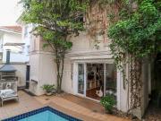 Excelente casa em condomínio fechado com apenas 8 casas!