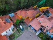 Agradável casa em condomínio para venda e locação com 4...