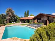 Excelente casa en calle pueyrredon chacras de coria