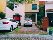 Excelente Casa en coto con alberca zona club de golf...