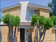 EXCELENTE CASA EN ESQUINA CON AMPLIO JARDIN