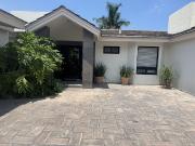 EXCELENTE CASA EN RENTA DE 1 PLANTA EN AVE. BOSQUES DEL...