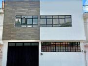 Excelente Casa en VENTA a 5 min de CU