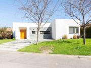 EXCELENTE CASA EN VENTA A LA LAGUNA