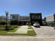 Excelente Casa en venta al canal principal en Albanueva