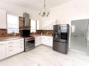 Excelente casa en VENTA de una planta con amplio jardín...