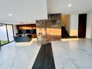 Excelente CASA en VENTA en Parque Anahuac, en la entrada...