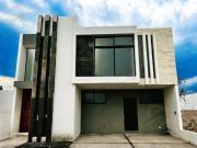 Excelente Casa en Venta en Santa Fe Juriquilla, Querétaro