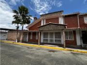 Excelente Casa en Venta en Urb. San Francisco Llano Alto...