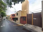 EXCELENTE CASA EN VENTA, UBICADA EN SIRACUSA NO. 43 CASA...