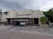 EXCELENTE CASA EN VENTA Y RENTA EN LA RICA JURIQUILLA...