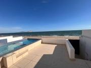 Excelente casa frente al mar