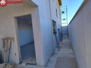 EXCELENTE CASA GEMINADA EM FASE DE ACABAMENTO – ENTRADA...