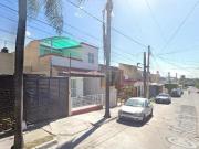 EXCELENTE CASA JUNTO AL ESTADIO JALISCO EN REMATE