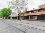 Excelente casa multifamiliar en Villa Adelina