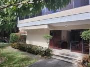 Excelente casa para Aluguel comercial com 12 salas, 400...