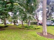 EXCELENTE CASA PARA REMODELAR FRENTE A PARQUE