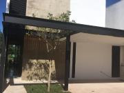 | Excelente casa residencial, en renta. |