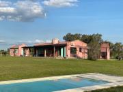 EXCELENTE CASA SOBRE CHACRA DE 5 Has en el Chaja