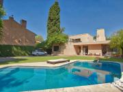 Excelente casa sobre lote de 760m2