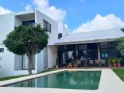 Excelente casa ubicada en fraccionamiento con todos los...