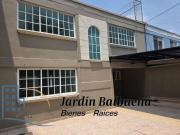 Excelente casa ubicada en retorno cerrado con vigilancia...