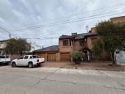 Excelente chalet con amplio patio, piscina y quincho