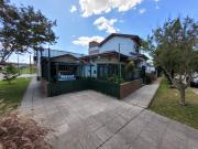 Excelente Chalet de estilo Californiano con Cochera,...