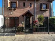 EXCELENTE CHALET EN 2 PLANTAS, CON 5 AMBIENTES GARAGE Y...