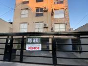 EXCELENTE DEPARTAMENTO DE 2 AMBIENTES AL FRENTE, CON...