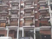 Excelente departamento de tres ambientes. Edificio...