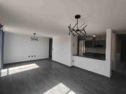 Excelente departamento totalmente remodelado en zona...