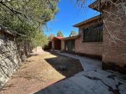 Excelente inversión casa de una planta en Parques de la...