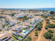 EXCELENTE MORADIA COM 4 QUARTOS, VISTA MAR, AMPLA...