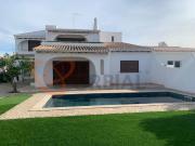 Excelente moradia de 5 quartos, localizada numa zona...