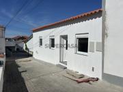 Excelente moradia T2, térrea com pátio