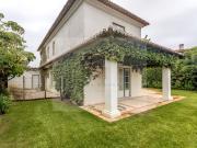Excelente moradia T4 com jardim e piscina na Areia