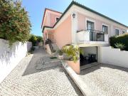 Moradia T4 com piscina e cave com 90 m2 em Azeito