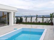 Excelente moradia trrea T3, com piscina e jardins, na...