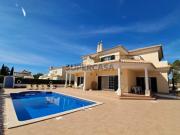 Excelente moradia V6 com piscina Vila Sol Quarteira