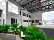 Excelente Oportunidad de Gran Local Industrial en Zona...