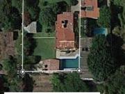 EXCELENTE OPORTUNIDAD DE INVERSIÓN, AMPLIA CASA UBICADA...