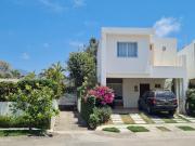 Excelente oportunidad en Las Moras con excedente de terreno Excelente oportunidad en Las Moras con excedente de terreno