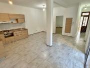 Excelente PH de 3 ambientes con cochera. Morón centro