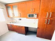 Excelente piso de 4 dormitorios y 2 baños con cochera y...